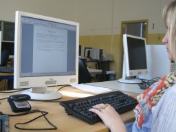 06_Louisa_bei_der_Arbeit