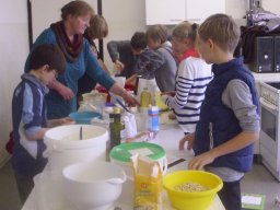 04_Backen_mit_Fr._Hummel